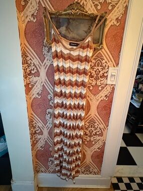 Etiquette maxi dress nude tones with belt S